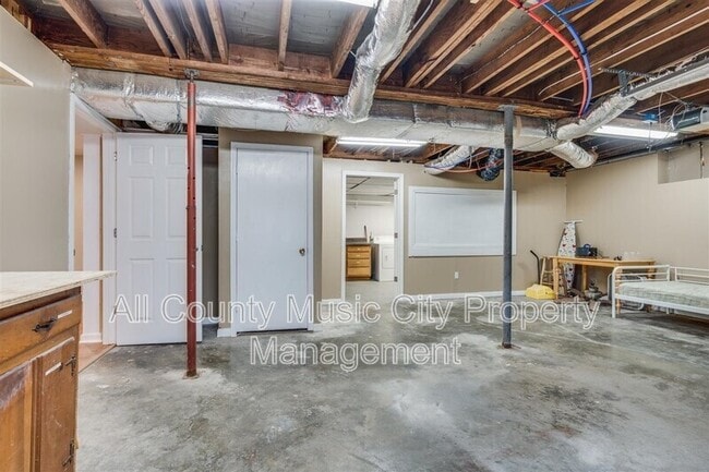 Building Photo - 209 Rhine Dr