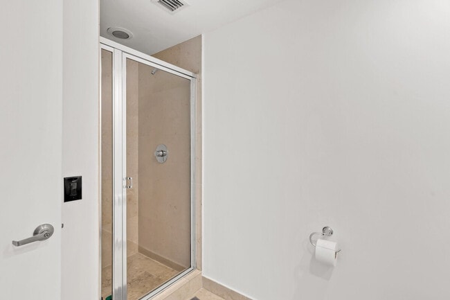 Building Photo - 631 Brickell Ave