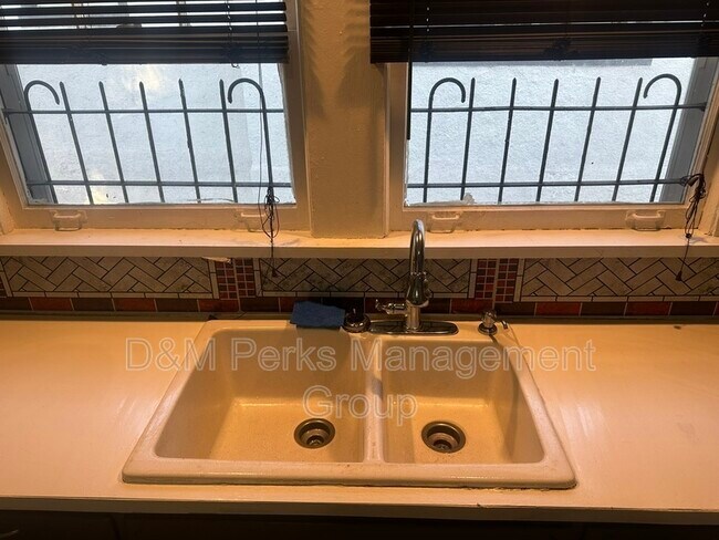 Building Photo - 1714 Dartmouth Ave