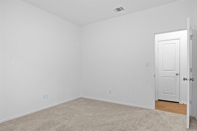 Building Photo - 1613 Brueggerhoff Rd