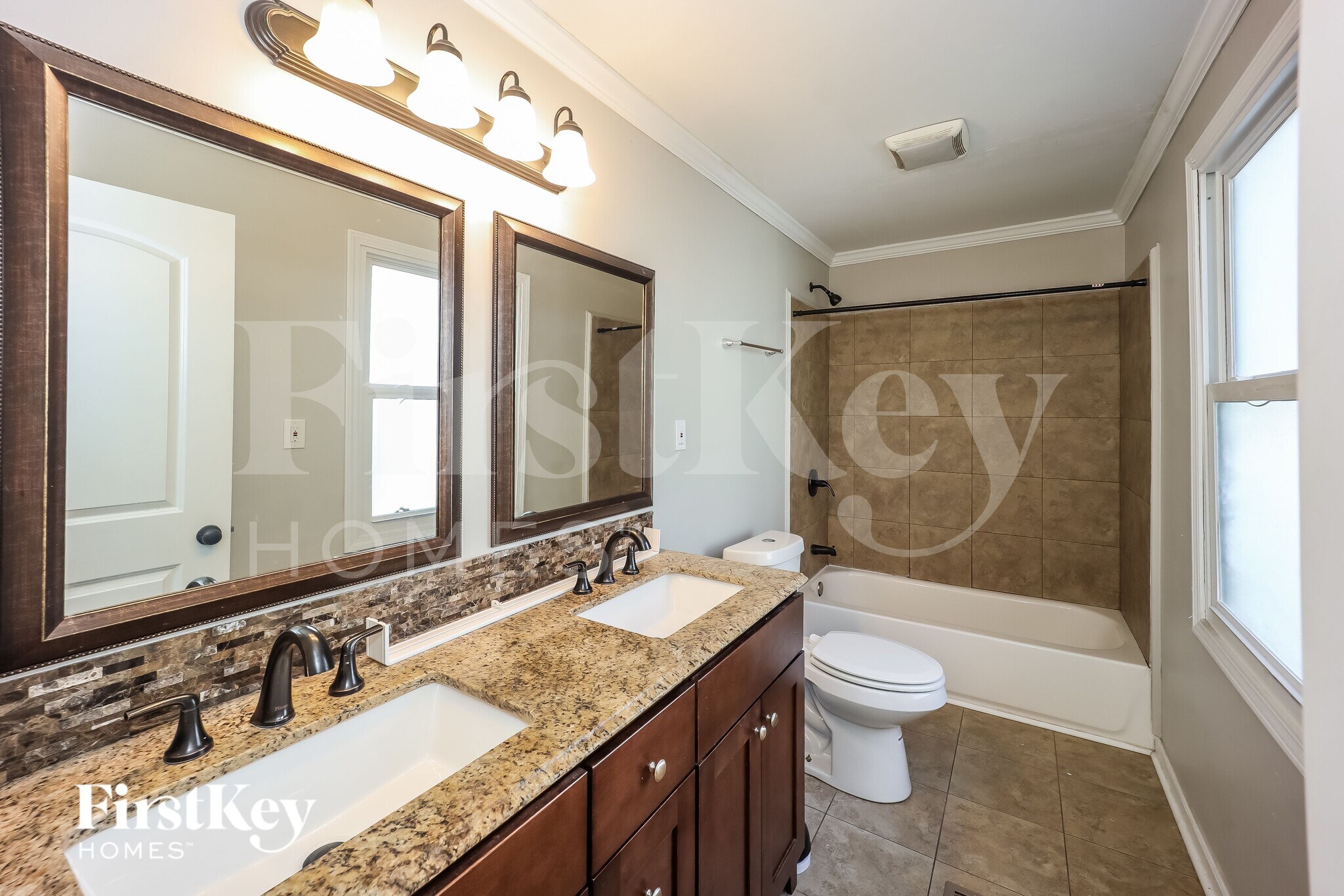 Building Photo - 942 Astor Ave SW