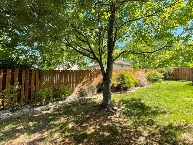 Building Photo - PRE-LEASING - Fully Furnished 6mo Short Term Rental in Ozark