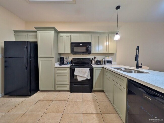 Building Photo - 11 Regal Dr