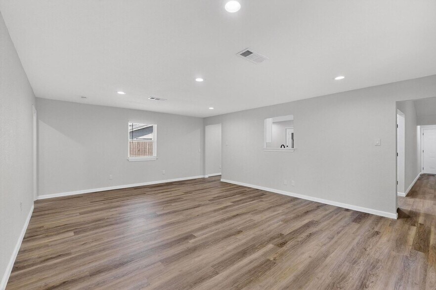 Building Photo - 903 Ravenswood Dr