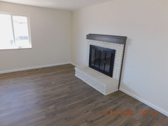 Building Photo - Welcome Home! Beautiful house in Littleton!