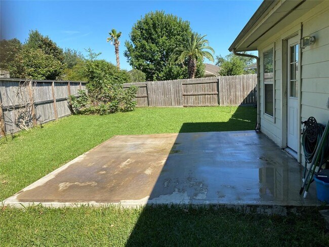 Building Photo - 15943 Breanna Ln