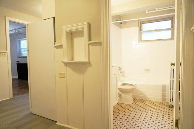 Building Photo - 3025 Clifton Ave