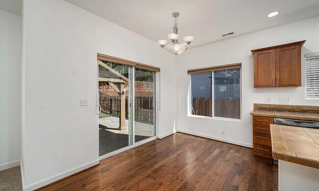 Building Photo - Lakeland Hills Home in Dieringer School Di...