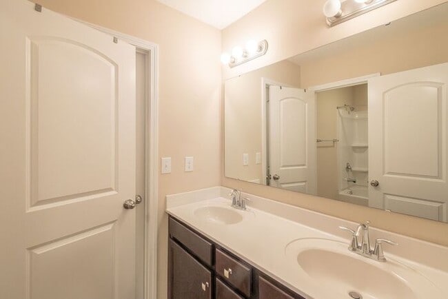 Building Photo - Third month rent free if you sign a lease before 01/31! Spacious 4 Bedroom, 3.5 Bath Home for Ren...