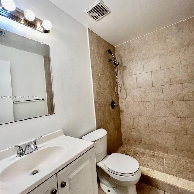 Building Photo - 6235 SW Kendale Lakes Cir