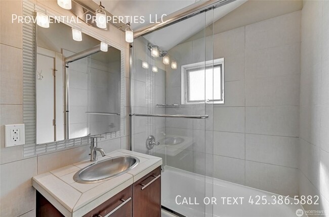 Building Photo - 1918A N 46th St