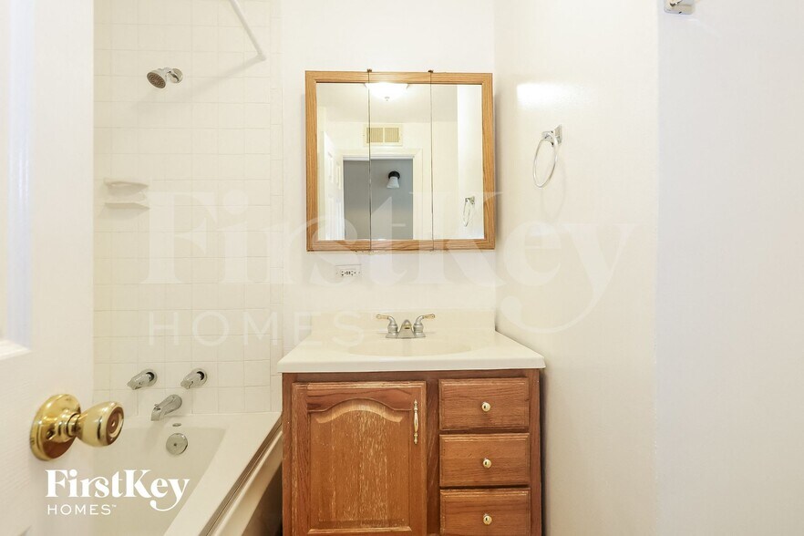 Building Photo - 21227 Jeffrey Dr