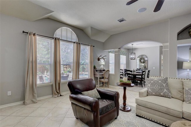 Building Photo - 19 S Linton Ridge Cir