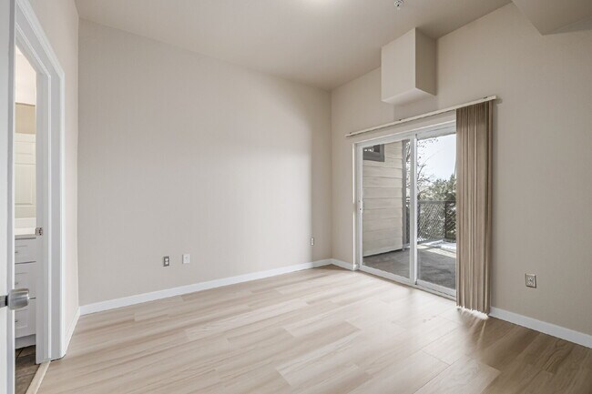 Building Photo - A Great modern 2 Bed / One bath for rent