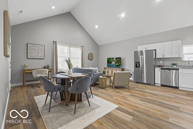 Building Photo - 44 E Parkview Ave