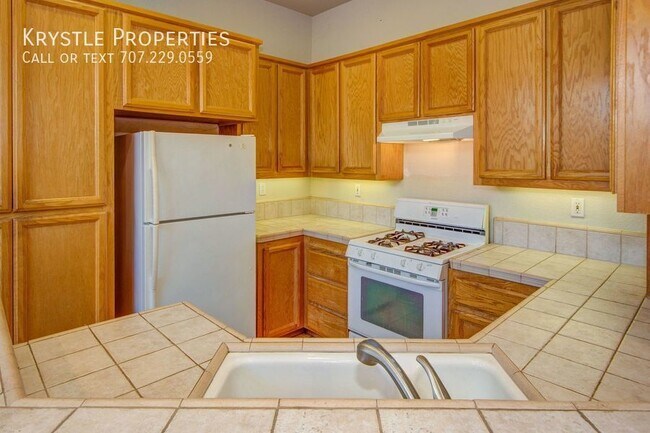 Building Photo - Spectacular property in Vallejo's Gated Ti...