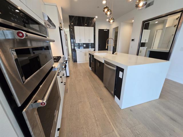 Building Photo - 8337 Distinctive Dr