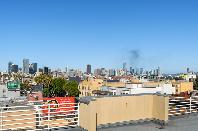 Building Photo - 2208 Mission St