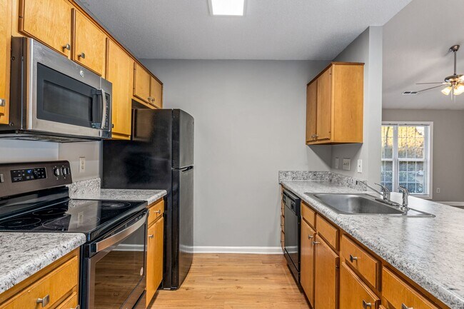 Building Photo - SW - Like New Home, Vaulted LR Ceiling, Fire Place, Wood Flooring, Several Updates!