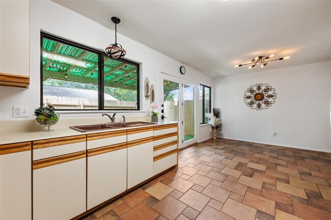 Building Photo - 9504 Quail Village Ln