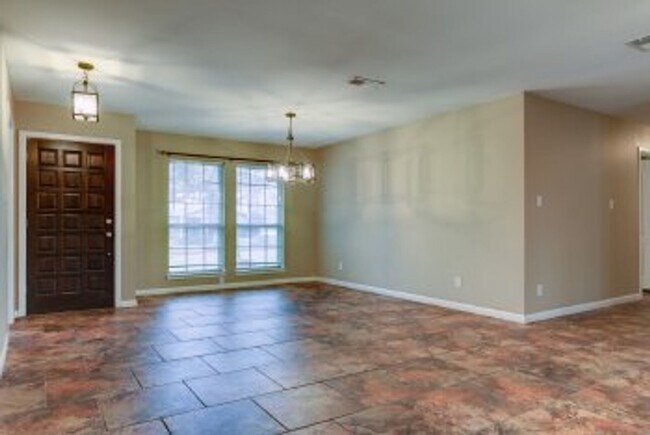 Building Photo - 10 Clay Ave