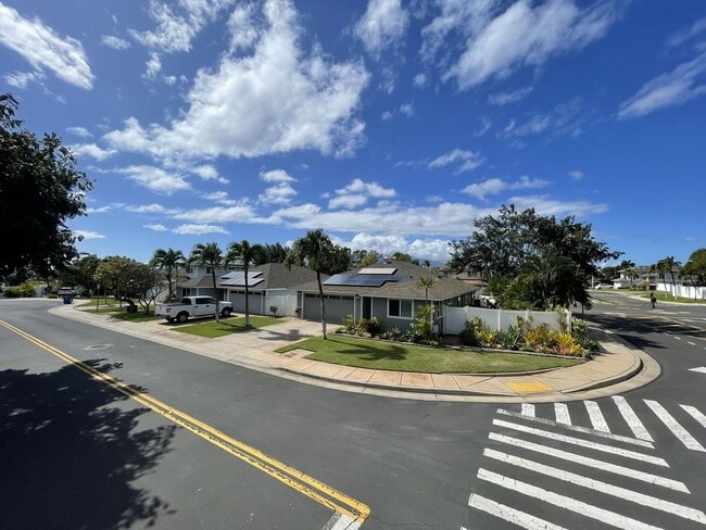 Building Photo - Central Kihei - Pi?ilani Villages 3 Bed 2 Bath Unfurnished Home with High end Finishes & Family-F...