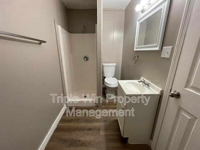 Building Photo - 10261 Imperial Dr