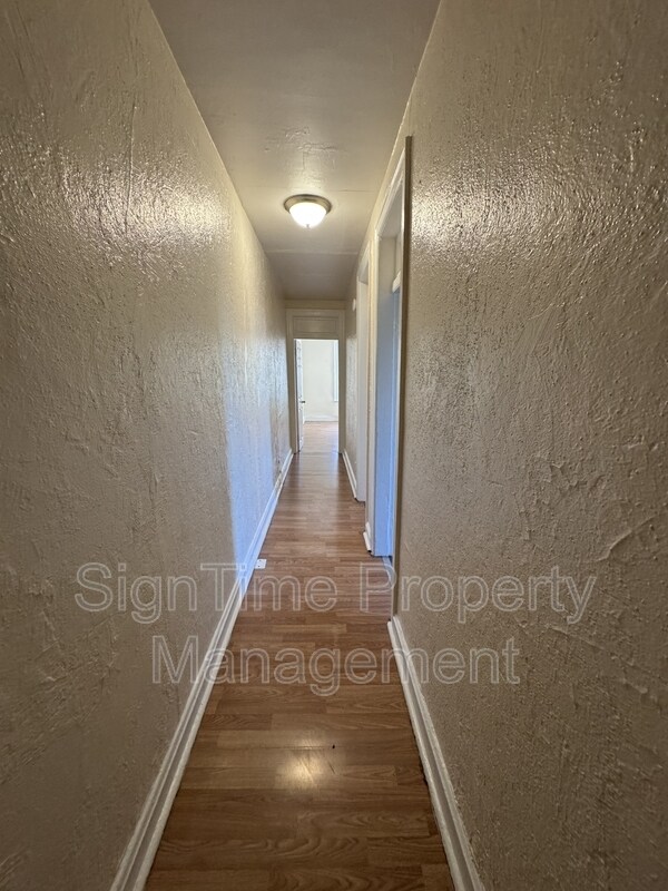 Building Photo - 666 N Prospect St