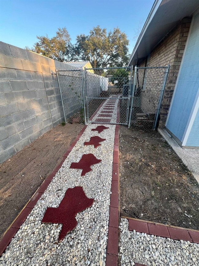 Building Photo - 312 Candlewood Rd