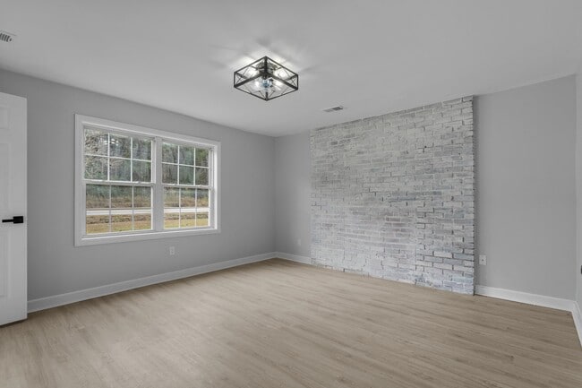 Building Photo - 2730 Cultra Rd