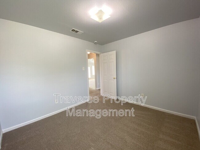 Building Photo - 2420 Springridge Dr