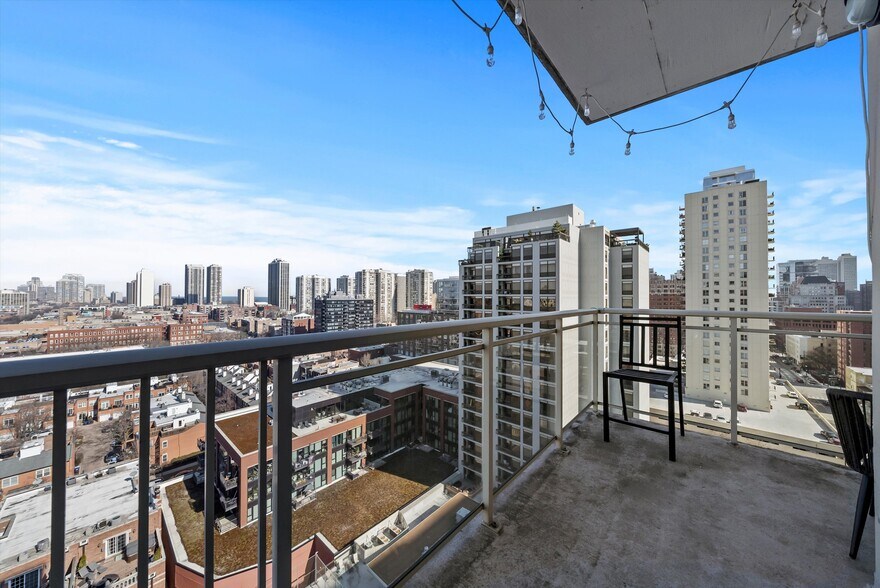 Building Photo - 230 W Division St