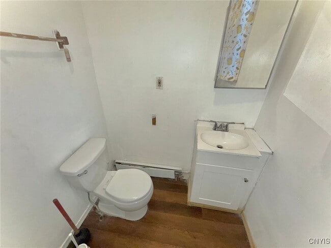 Building Photo - 365 Richmond Ave