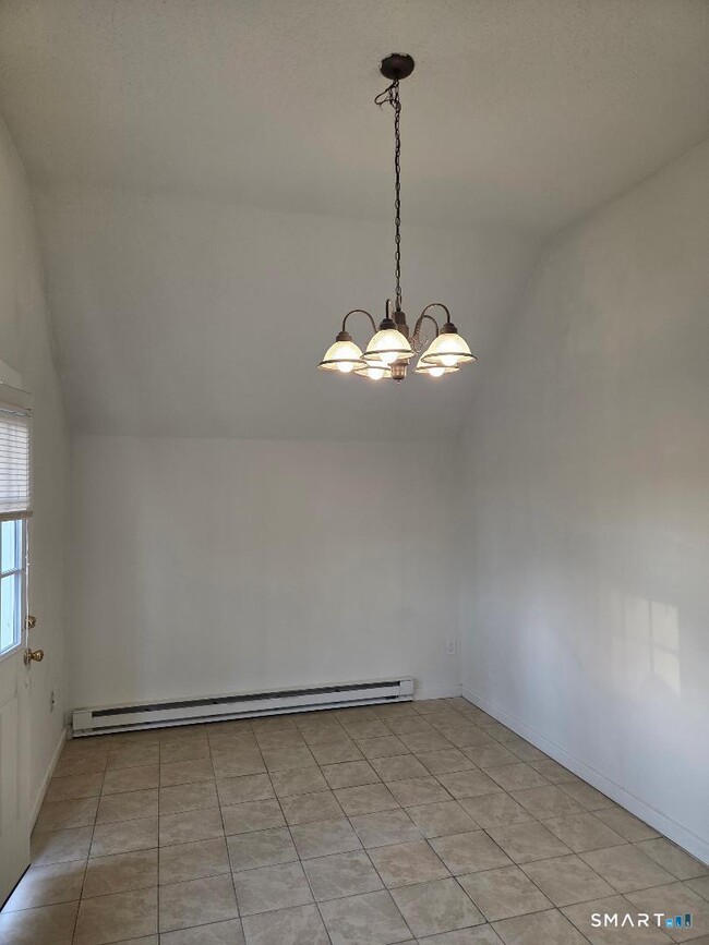 Building Photo - 72 Walnut St