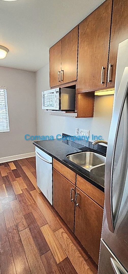 Building Photo - Beautifully appointed one bedroom one Bath...