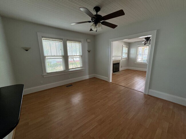 Building Photo - Cute Bungalow Near NC State Fairgrounds - ...