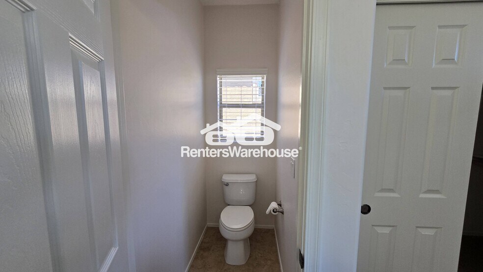 Building Photo - 1126 E Mt Shibell Dr