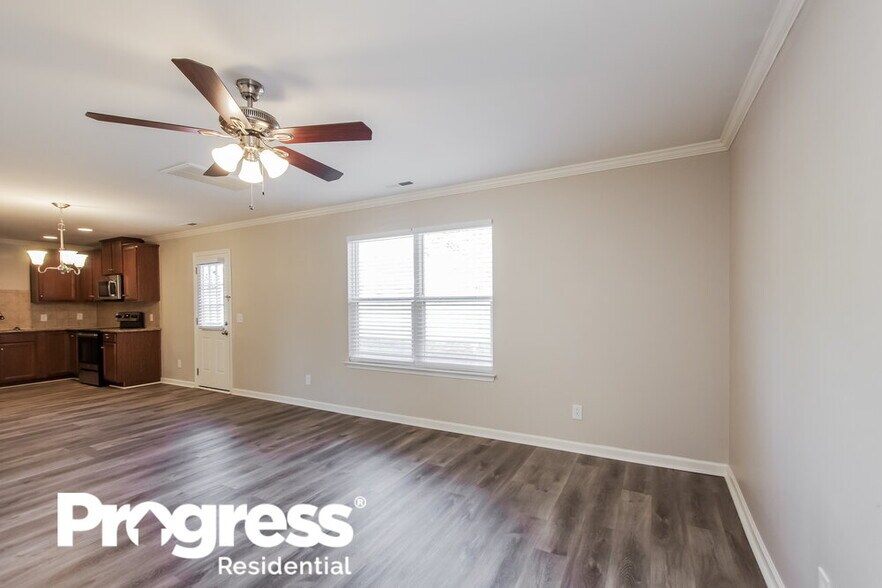 Building Photo - 740 Willow Creek Dr