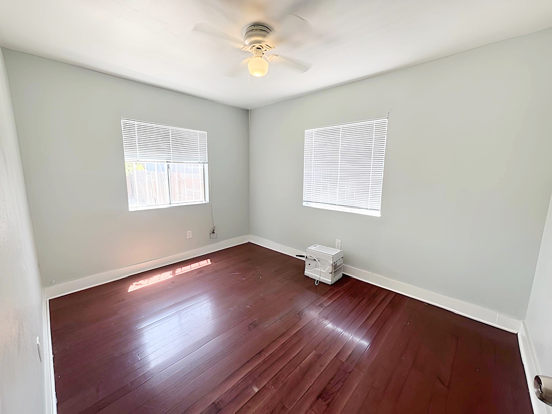 Building Photo - 1512 W 53rd St