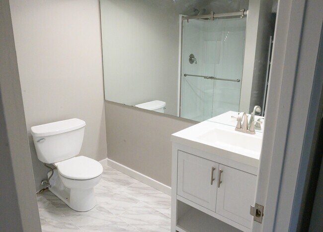 Building Photo - 2 Bed, 2 Bath Apt Close to PSU Campus
