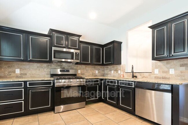 Building Photo - 8037 Waters Edge Way