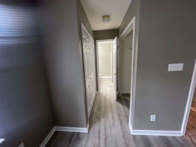 Building Photo - Room in Townhome on Petrea Ln