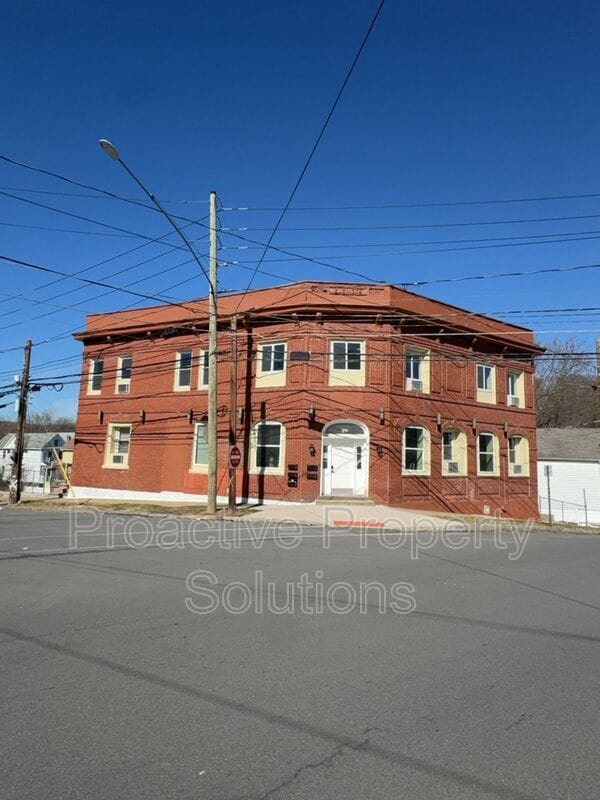 Building Photo - 730 N Main St