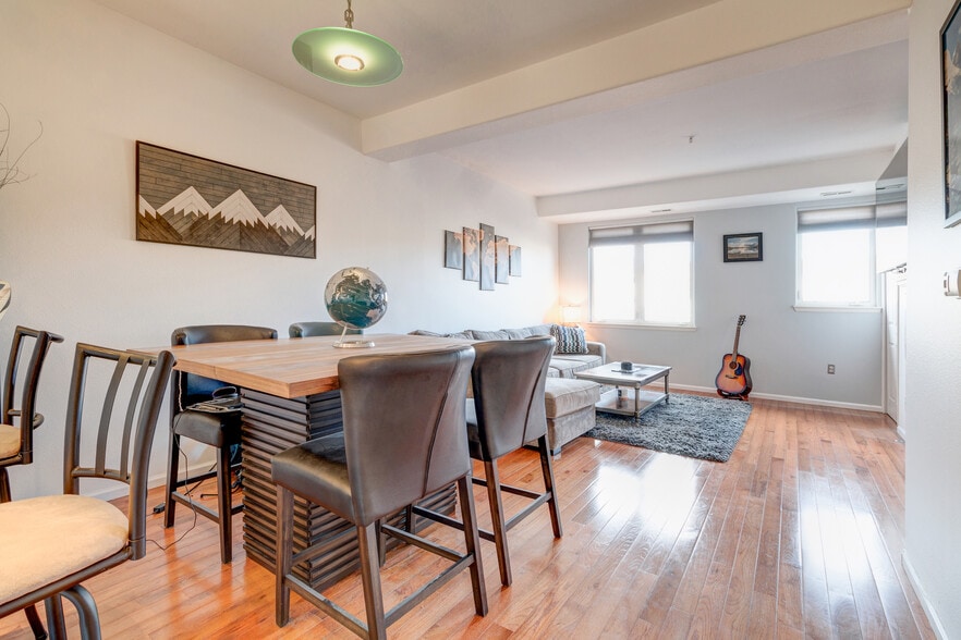 Building Photo - 2951 W Riverwalk Cir