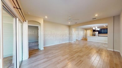 Building Photo - 1833 Mathews Manor Dr