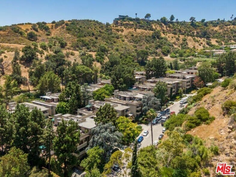 Building Photo - 6752 Hillpark Dr