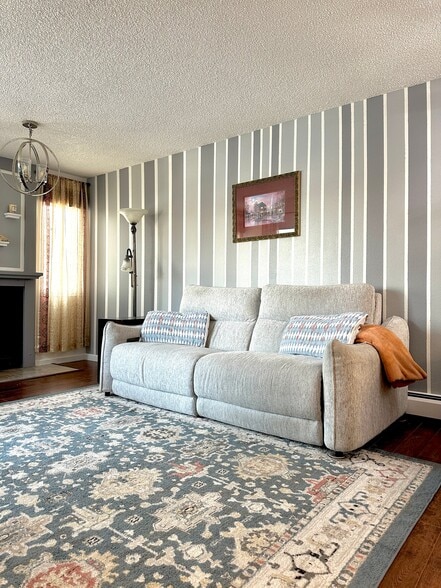 Building Photo - 1631 Eastridge Dr