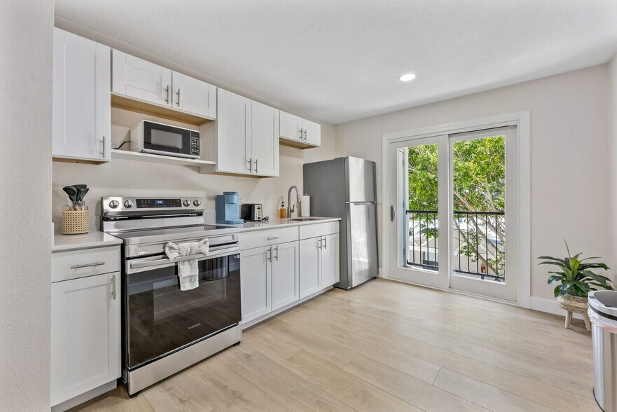 Building Photo - 637 S Orlando Ave