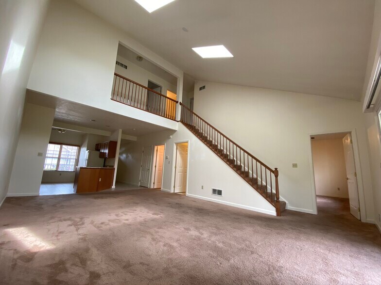Building Photo - 106 Amber Ln