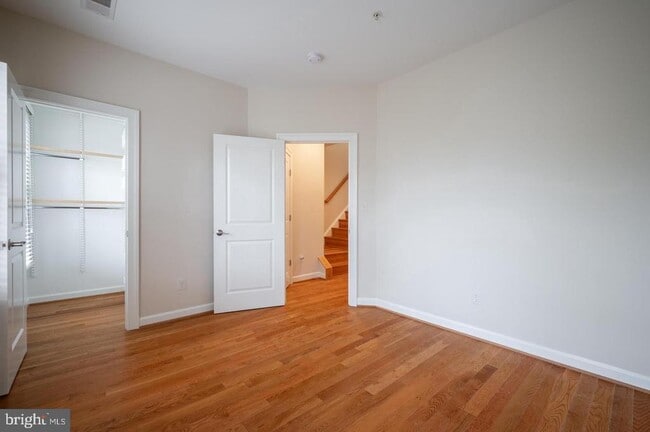 Building Photo - 420 Cook St